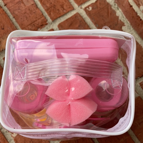 Le Bebe Favorite Baby Girl 10-Piece Pink Gift Set - Picture 6 of 9